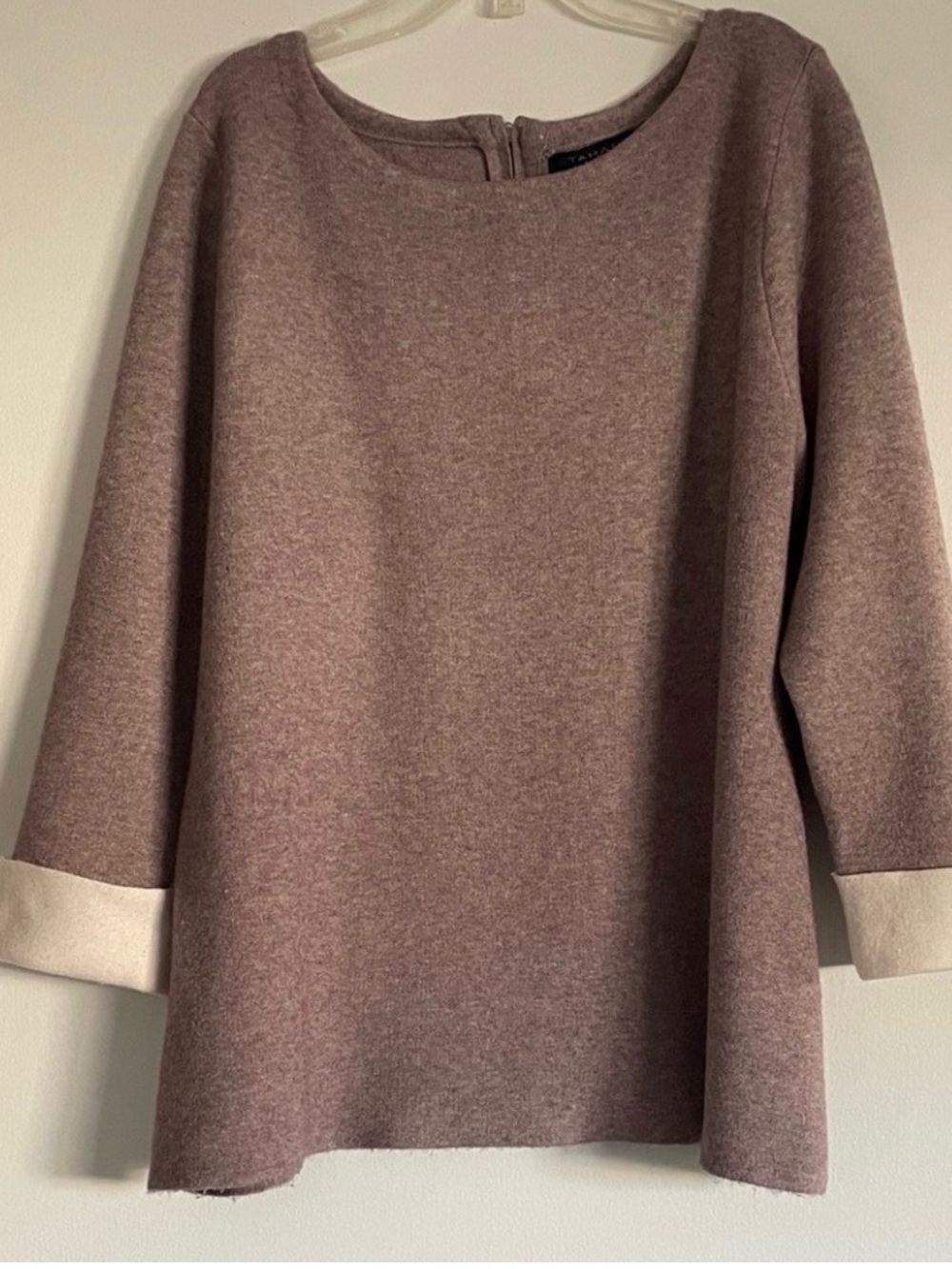 Tahari Women’s Sweater In Mauve. Size XL